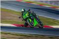 At 198 kg, the ZX-6R is 2 kg heavier than before.
